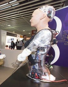 Humanoidní robot Sophia přijel na IoT Solutions World Congress